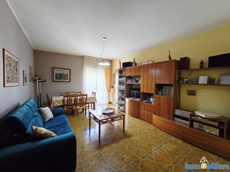 Ampio appartamento con posto auto